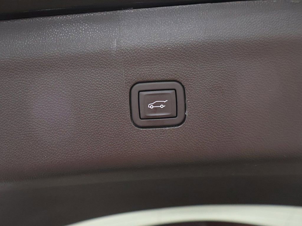 Used 2023 Buick Enclave Essence image 22