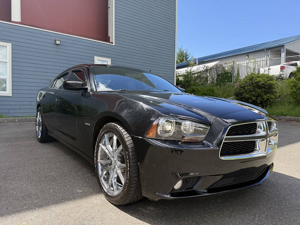 Used 2013 Dodge Charger R/T w/ Wheels & Tunes Group RWD image 2