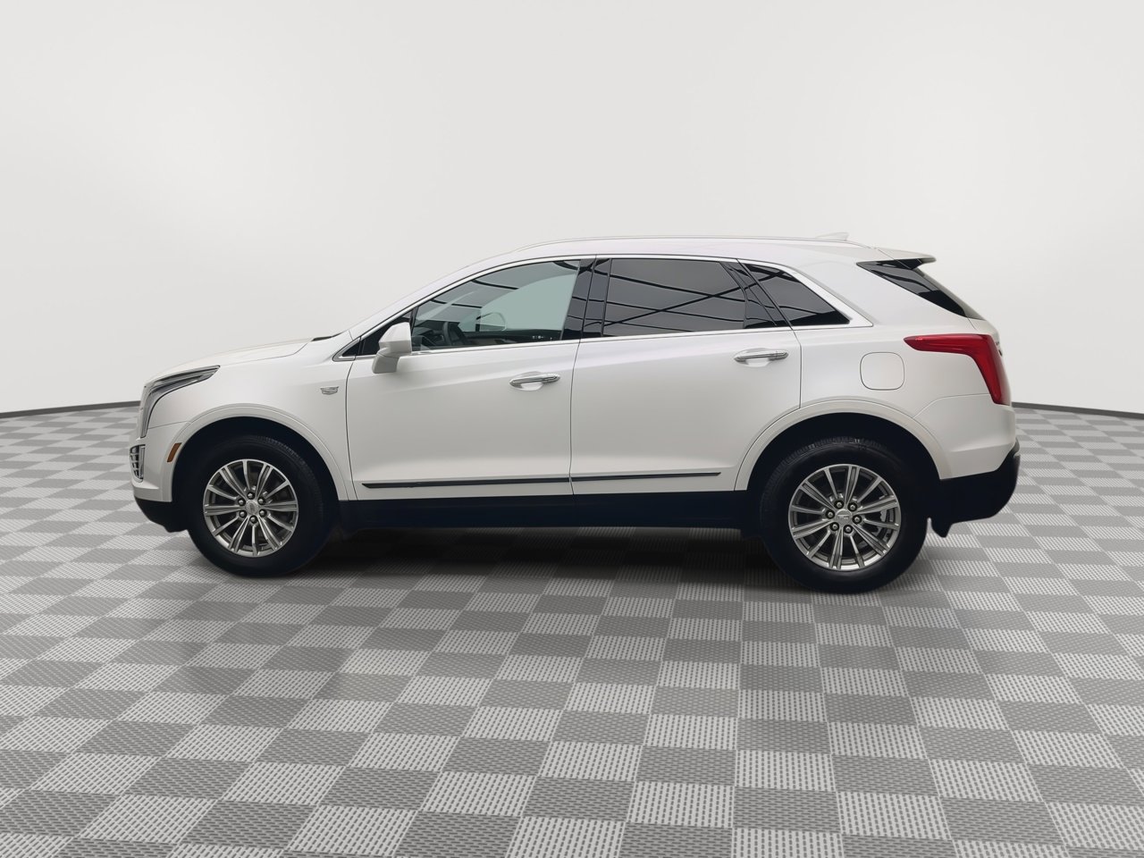 Used 2017 Cadillac XT5 Luxury w/ Driver Awareness Package image 39