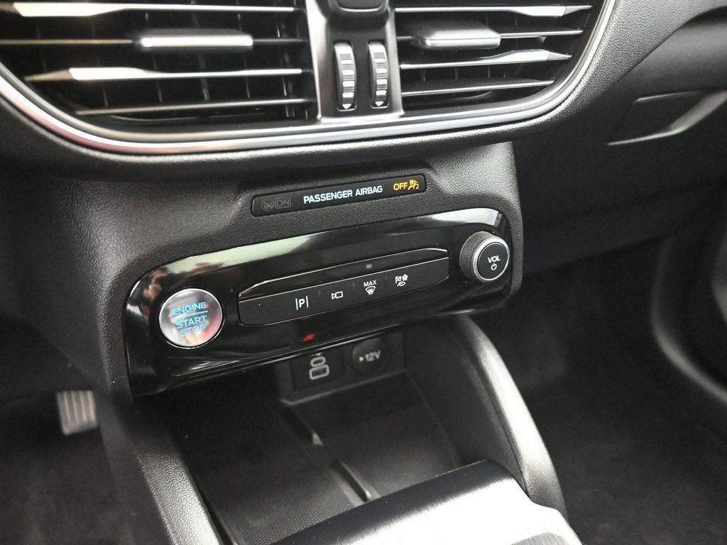 Certified 2025 Ford Escape Platinum w/ Premium Technology Package image 22
