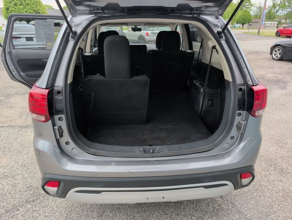 Used 2019 Mitsubishi Outlander ES FWD image 18