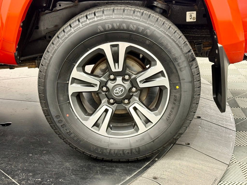 Used 2018 Toyota Tacoma TRD Sport AWD/4WD image 16