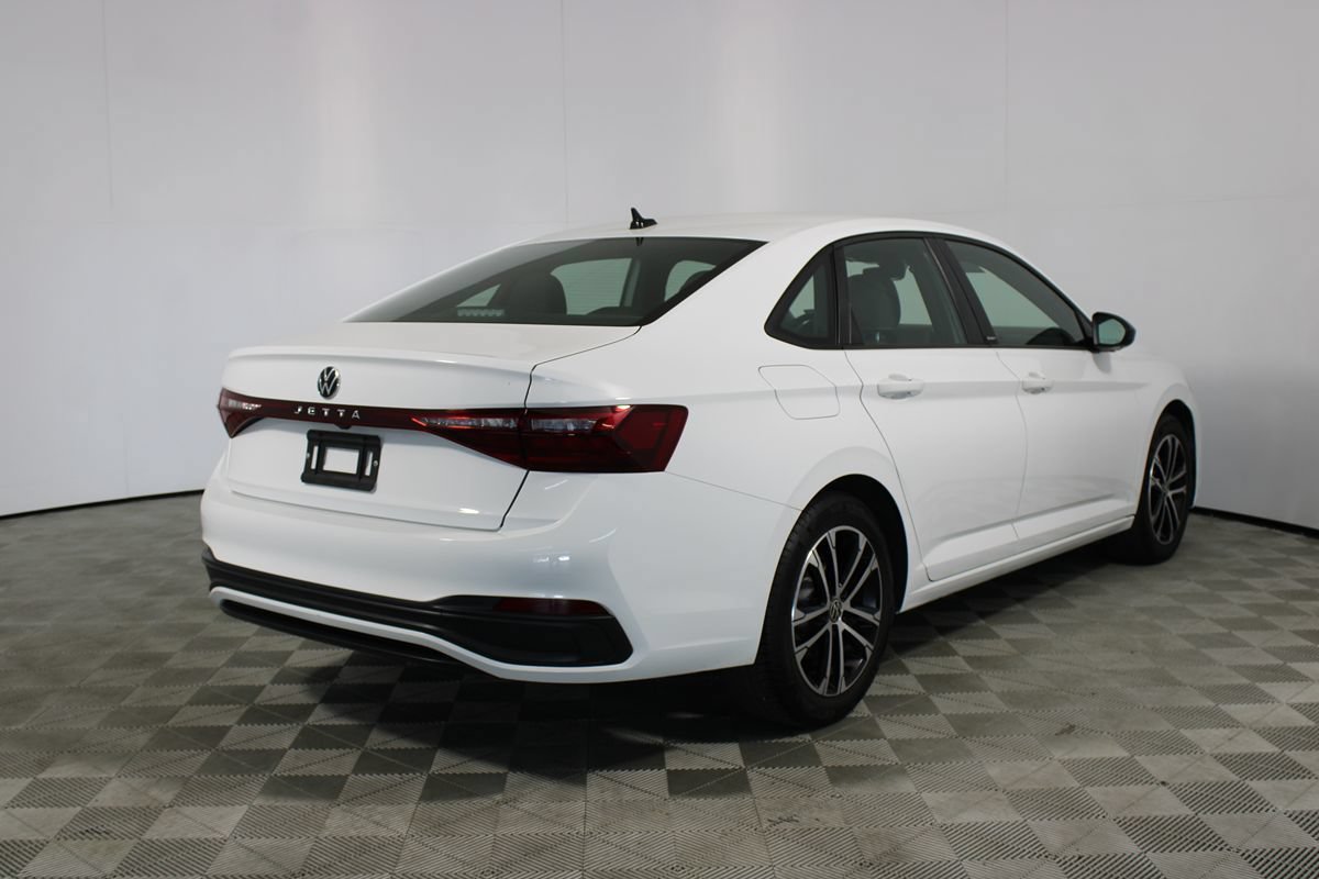 Used 2025 Volkswagen Jetta Sport FWD image 32