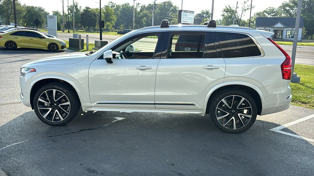 Certified 2023 Volvo XC90 B6 Plus AWD/4WD image 3
