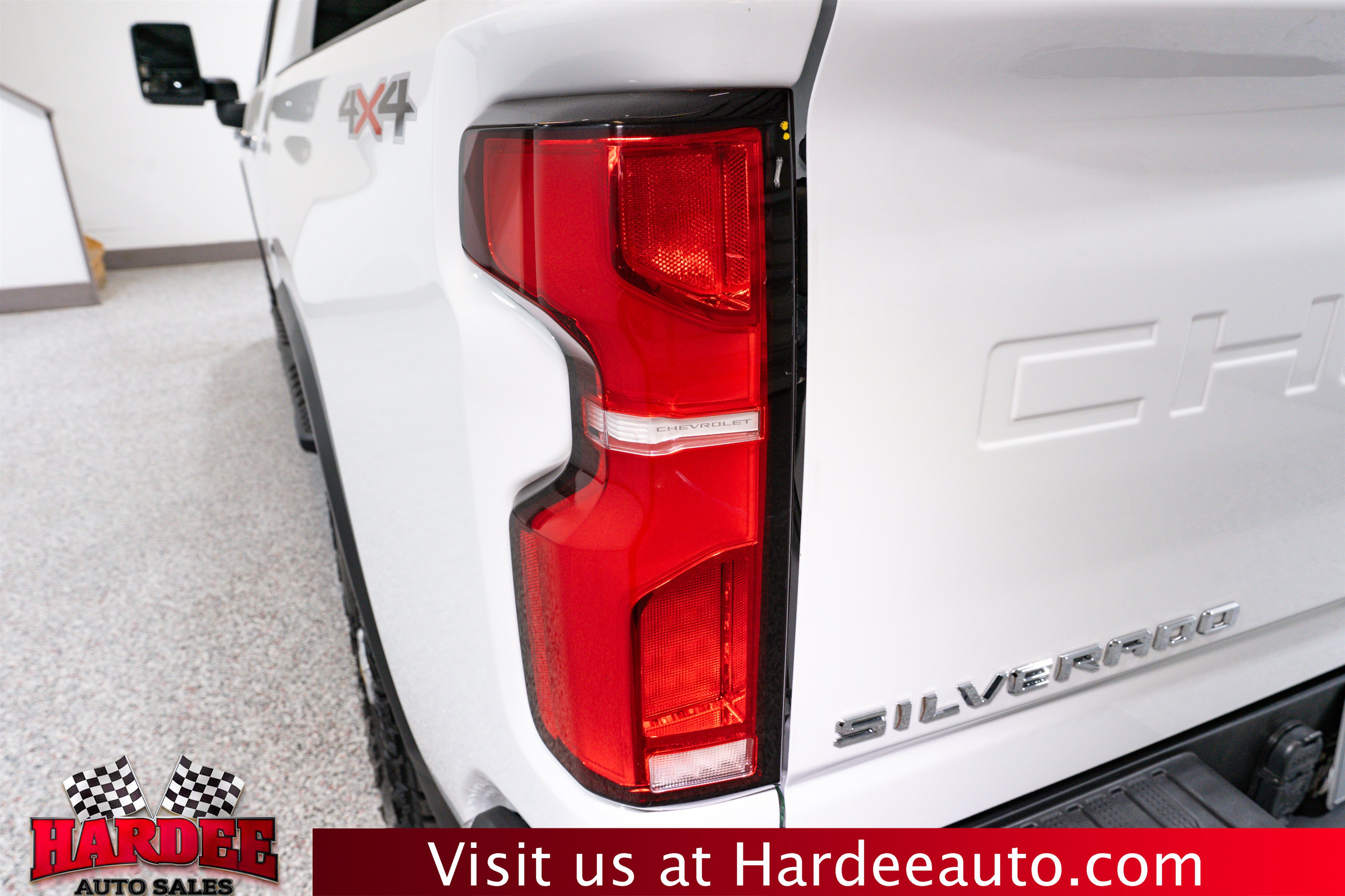 Used 2024 Chevrolet Silverado 2500 LTZ w/ LTZ Convenience Package AWD/4WD image 9