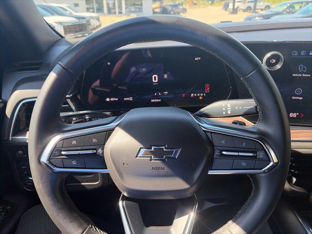 Used 2025 Chevrolet Suburban Z71 AWD/4WD image 12