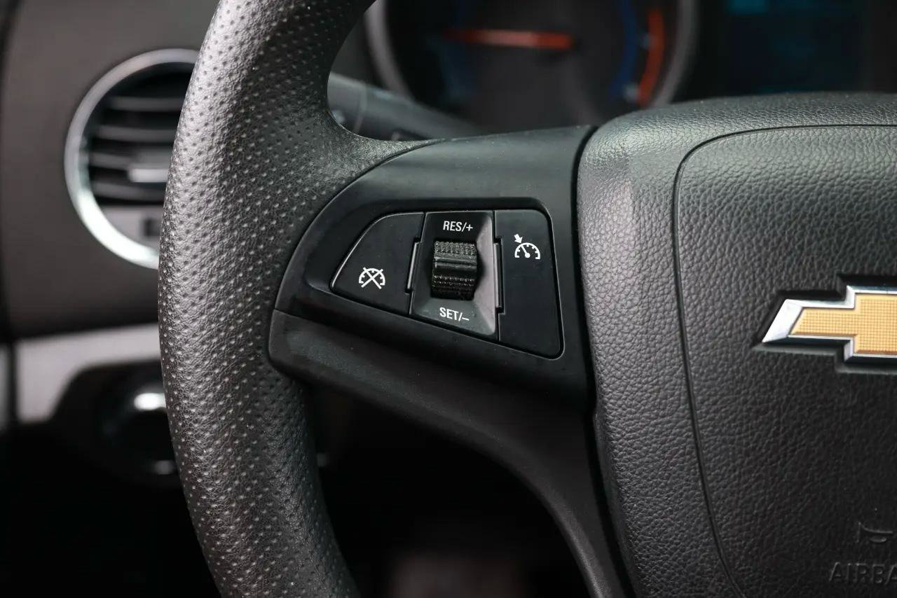 Used 2015 Chevrolet Cruze LT FWD image 26