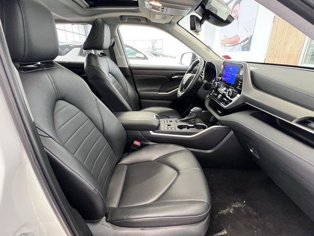 Used 2024 Toyota Highlander XLE image 19