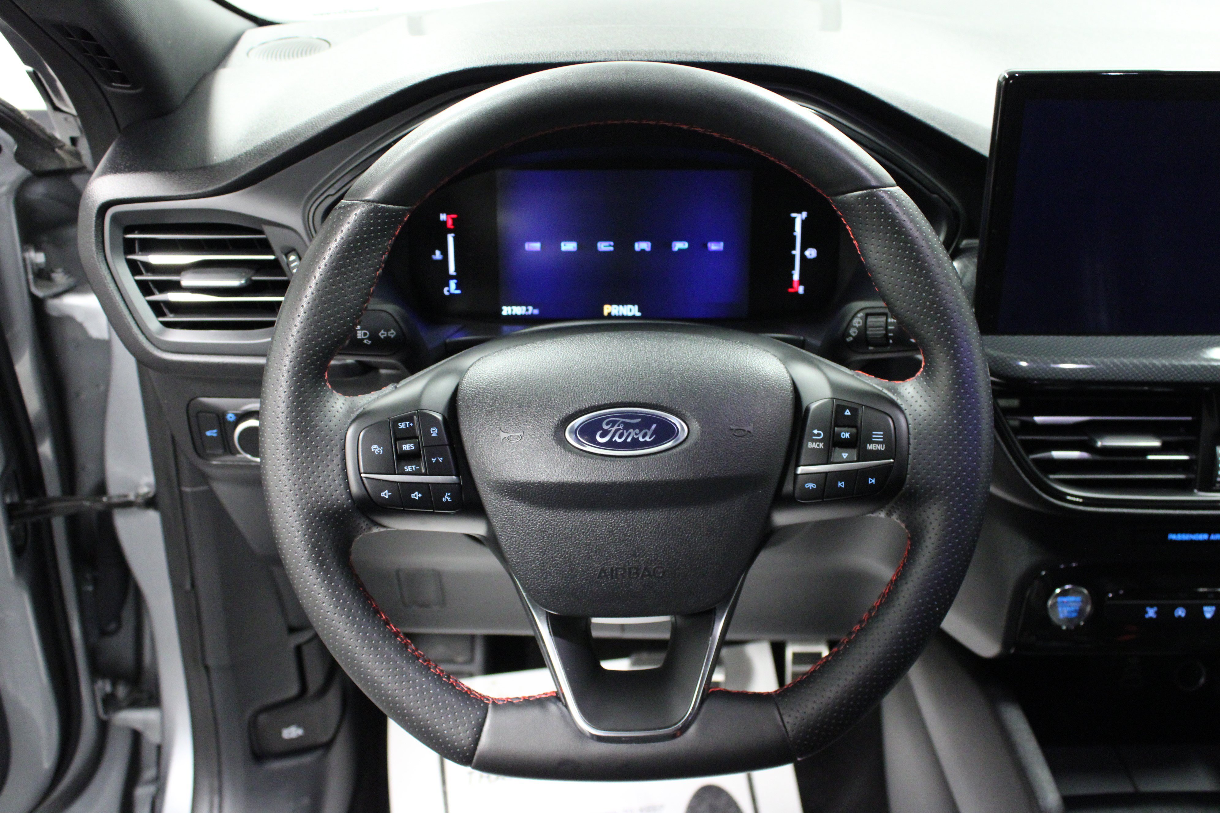 Used 2024 Ford Escape ST-Line w/ Tech Pack #1 FWD image 17