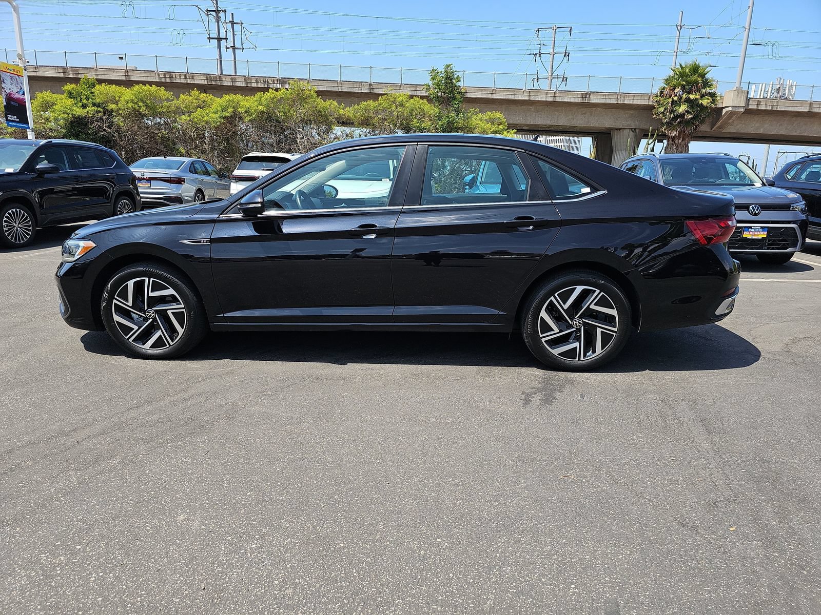 Certified 2023 Volkswagen Jetta SEL FWD image 8