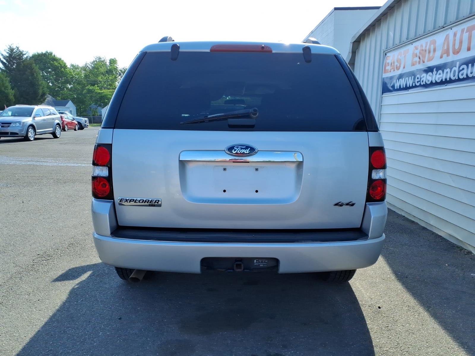 Used 2010 Ford Explorer XLT AWD/4WD image 4
