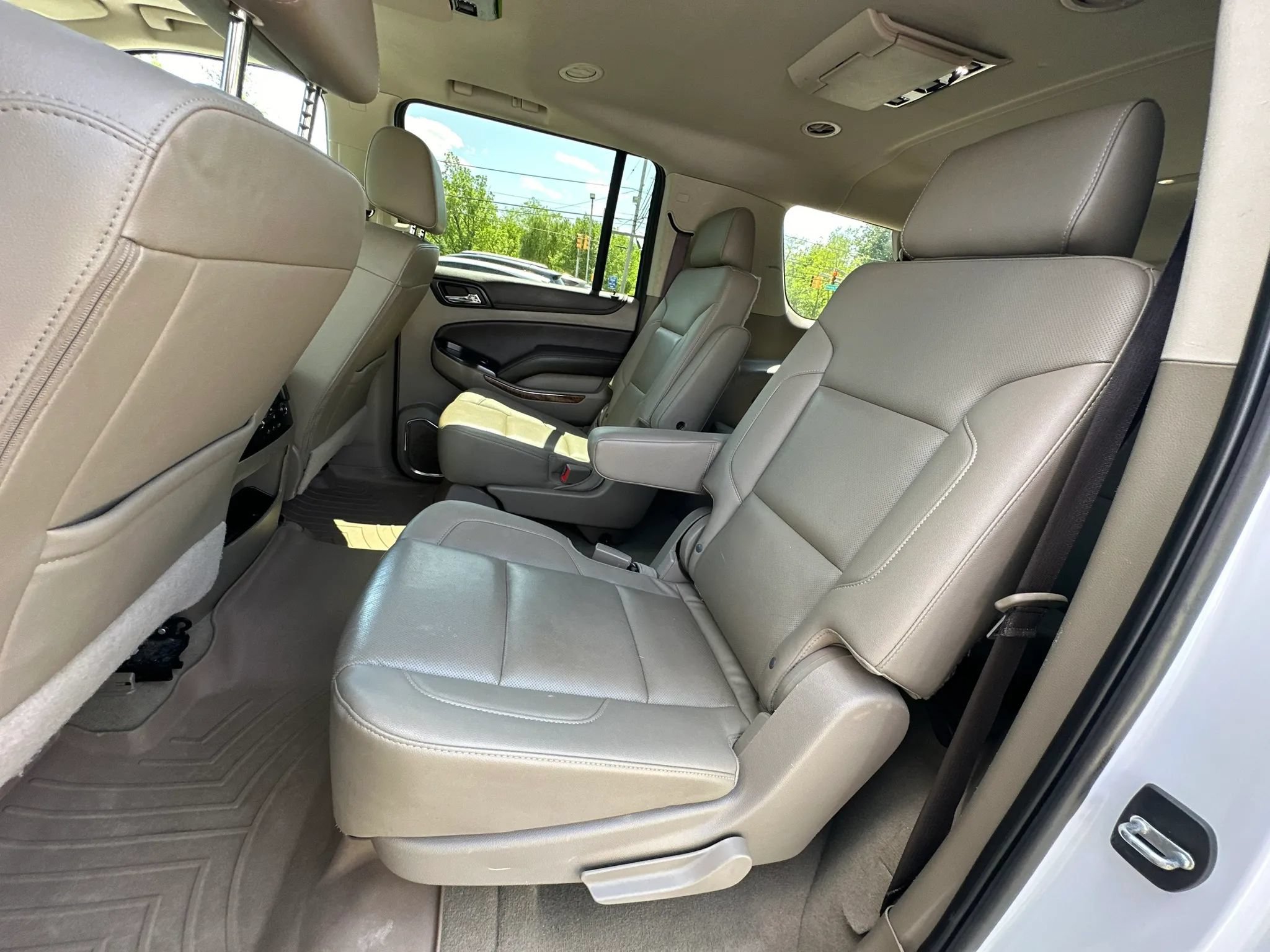 Used 2020 Chevrolet Suburban Premier AWD/4WD image 16