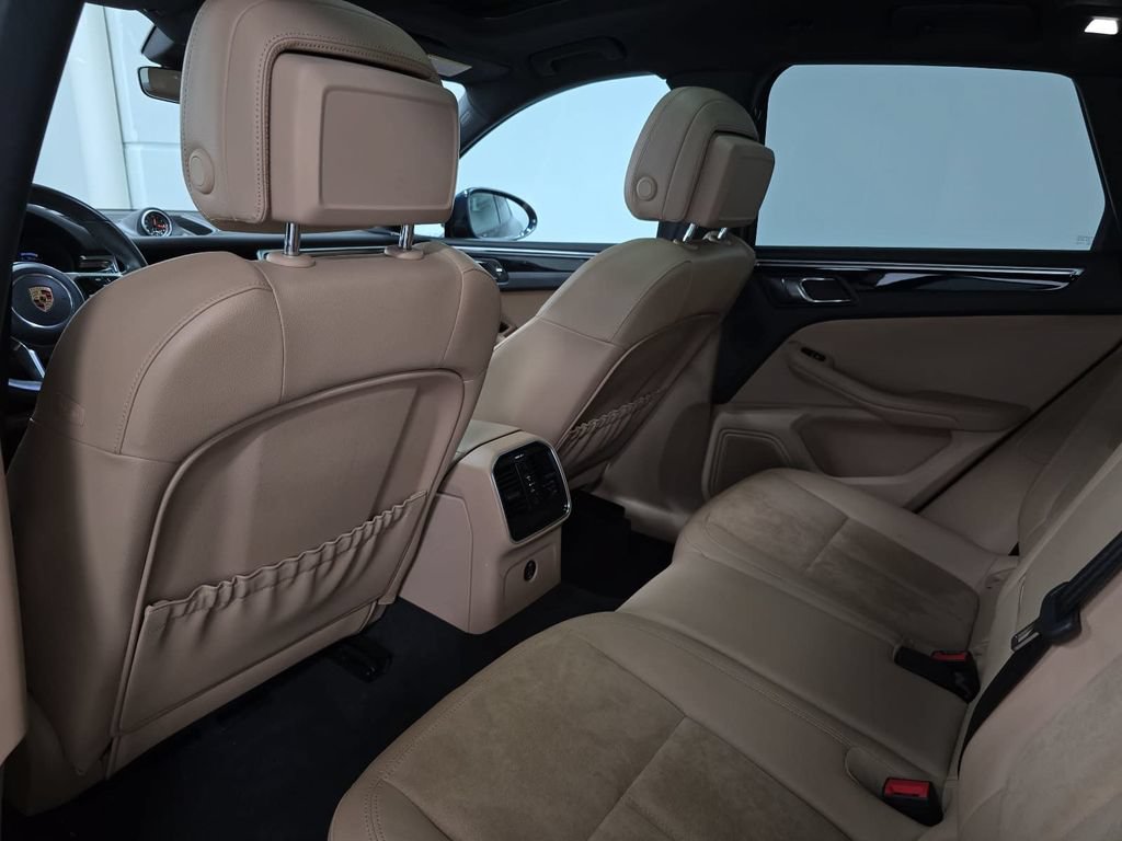 Certified 2019 Porsche Macan AWD/4WD image 28