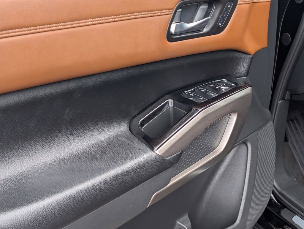 Used 2023 Nissan Pathfinder Platinum w/ Cargo Package image 16