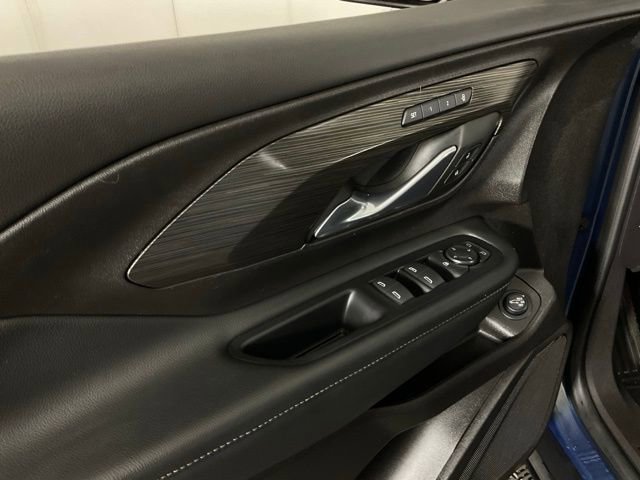 Used 2024 GMC Terrain SLT w/ Elevation Edition image 29