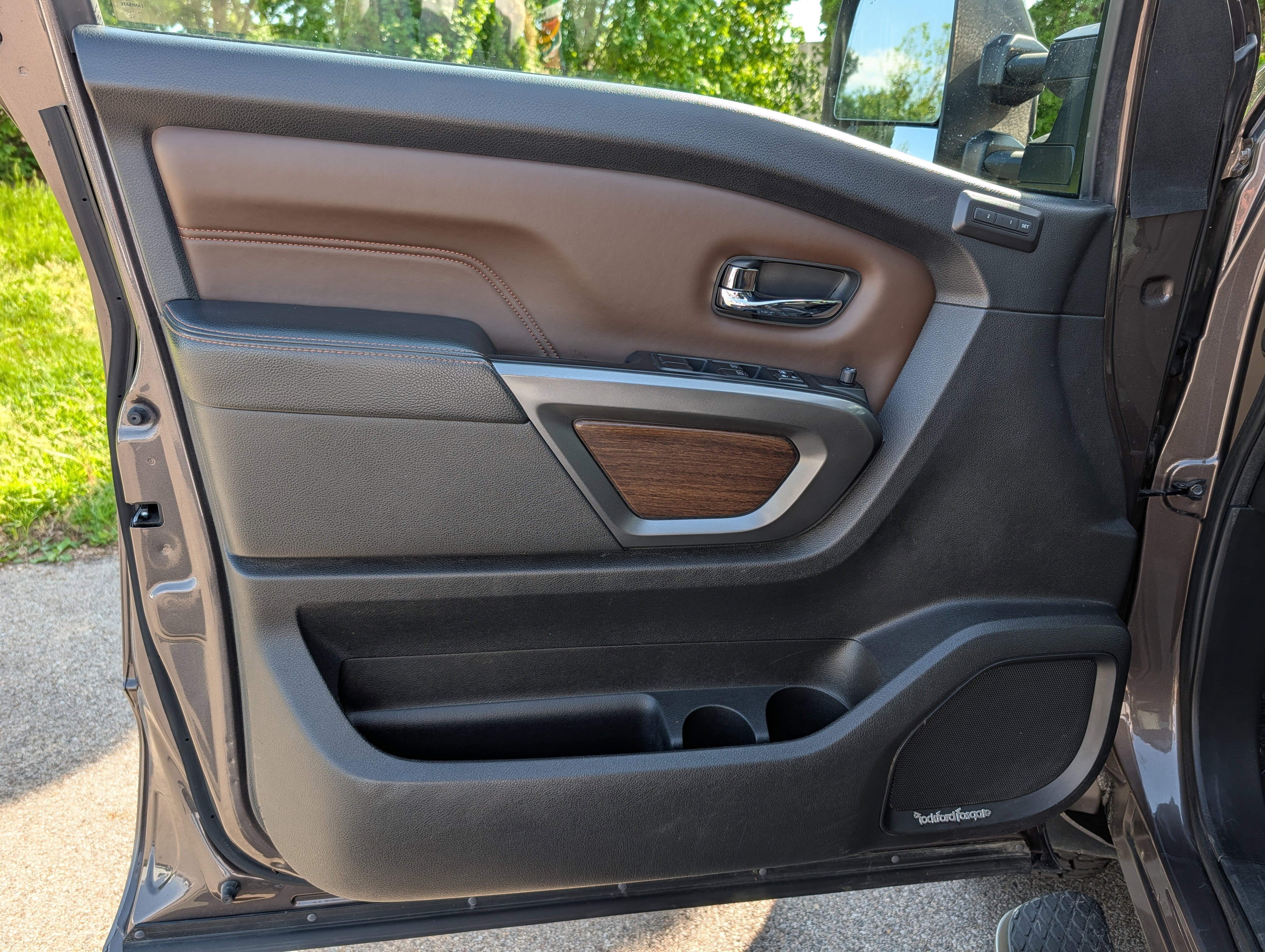 Used 2016 Nissan Titan Platinum Reserve AWD/4WD image 31