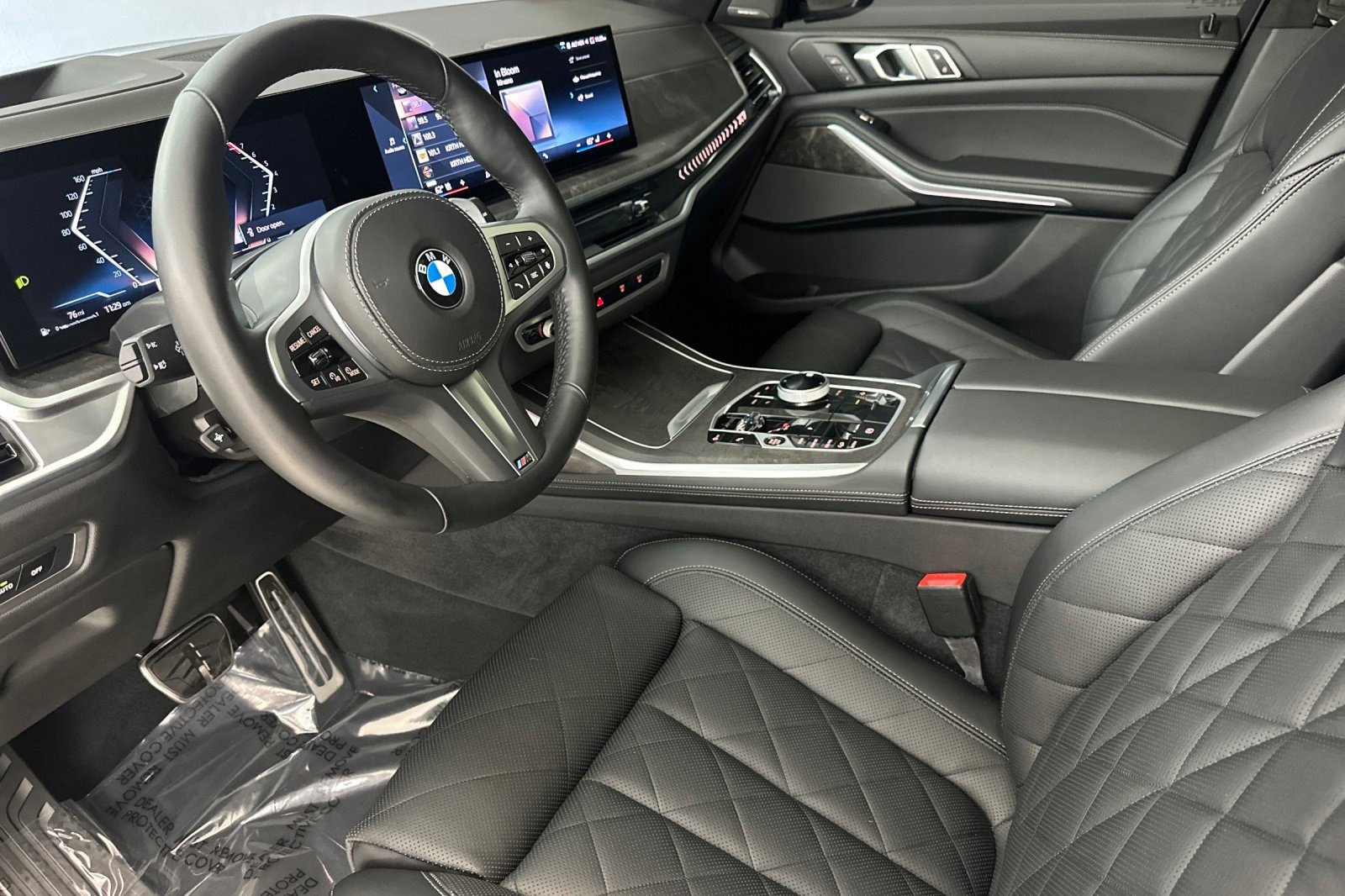 Certified 2025 BMW X7 xDrive40i w/ M Sport Package image 4