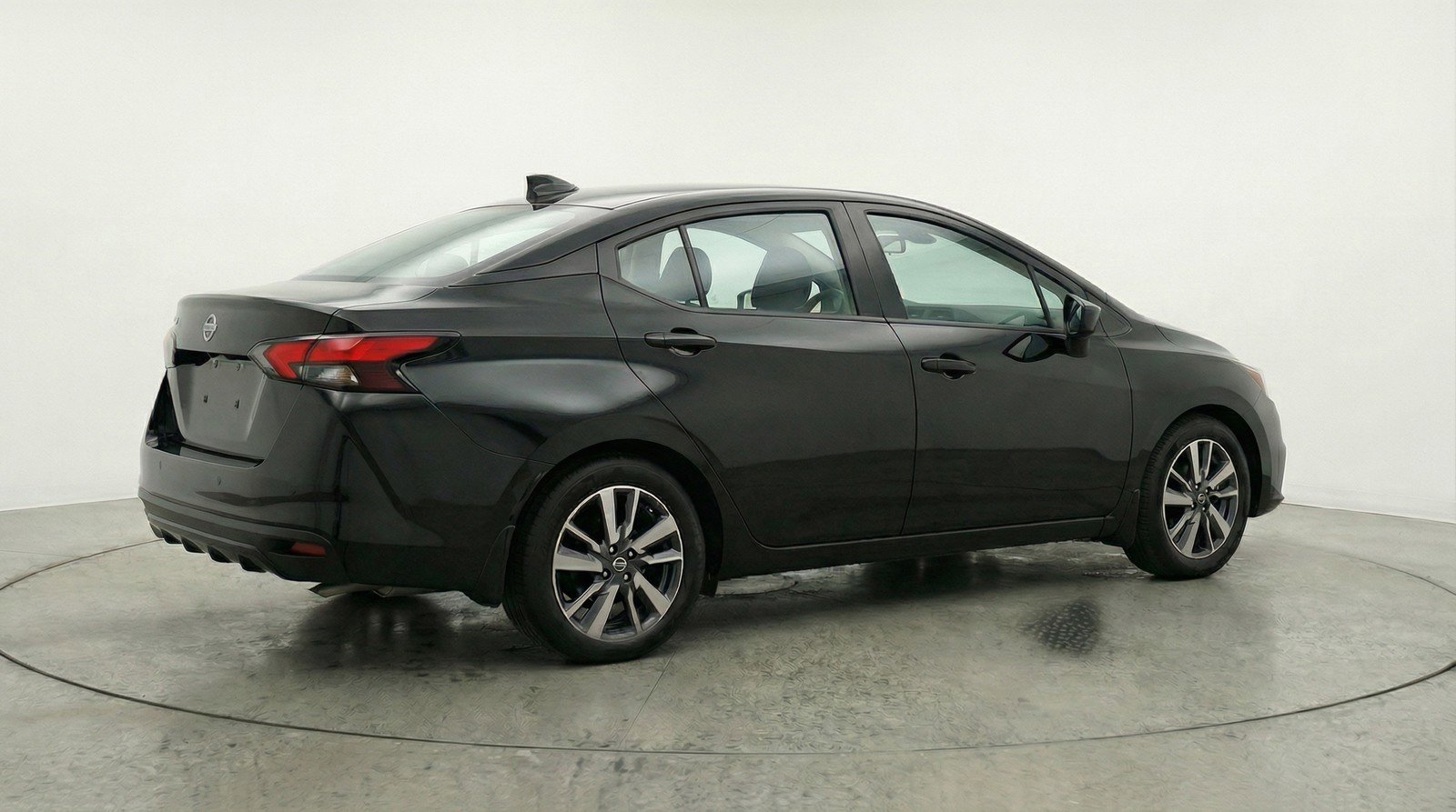 Used 2025 Nissan Versa SV FWD image 9