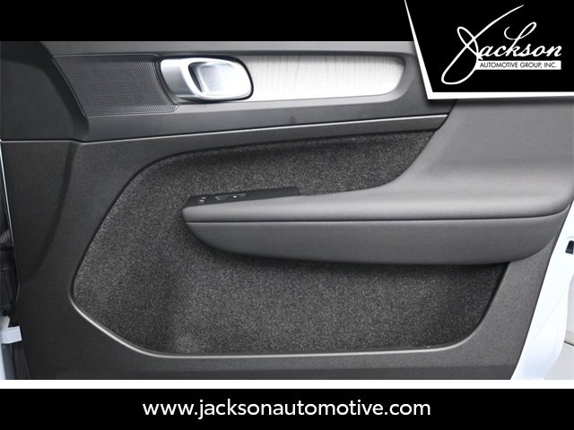 Used 2025 Volvo XC40 B5 Plus w/ Protection Package Premier image 31