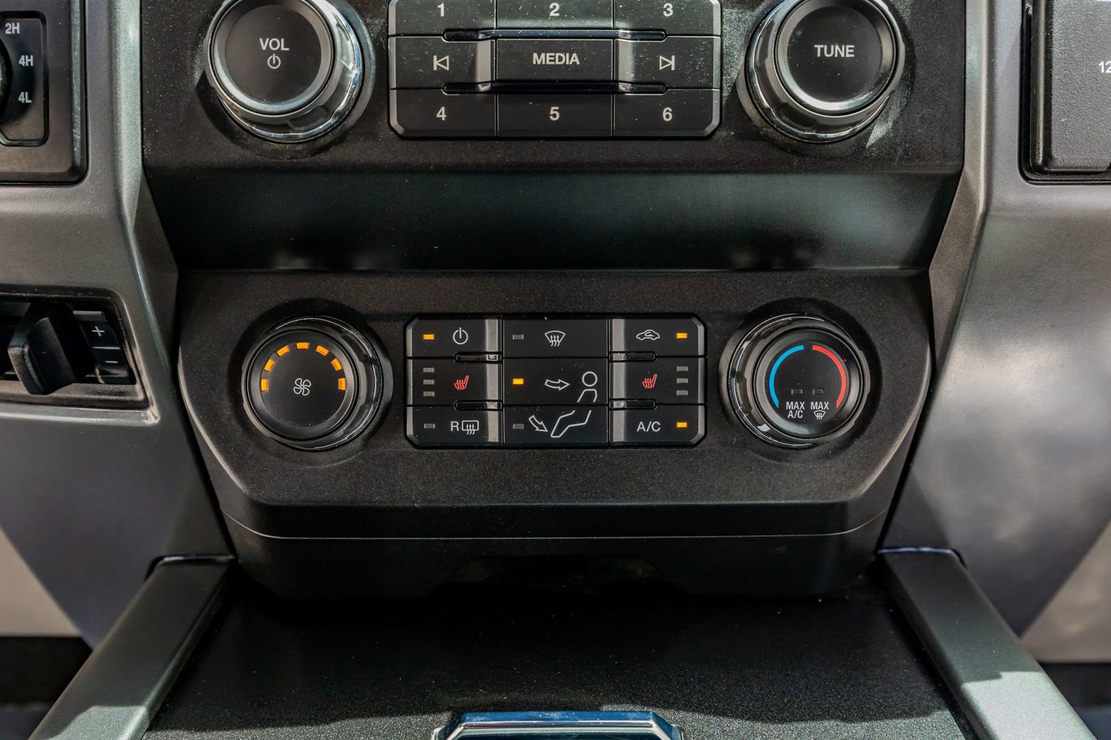 Used 2021 Ford F250 XLT w/ XLT Premium Package AWD/4WD image 26