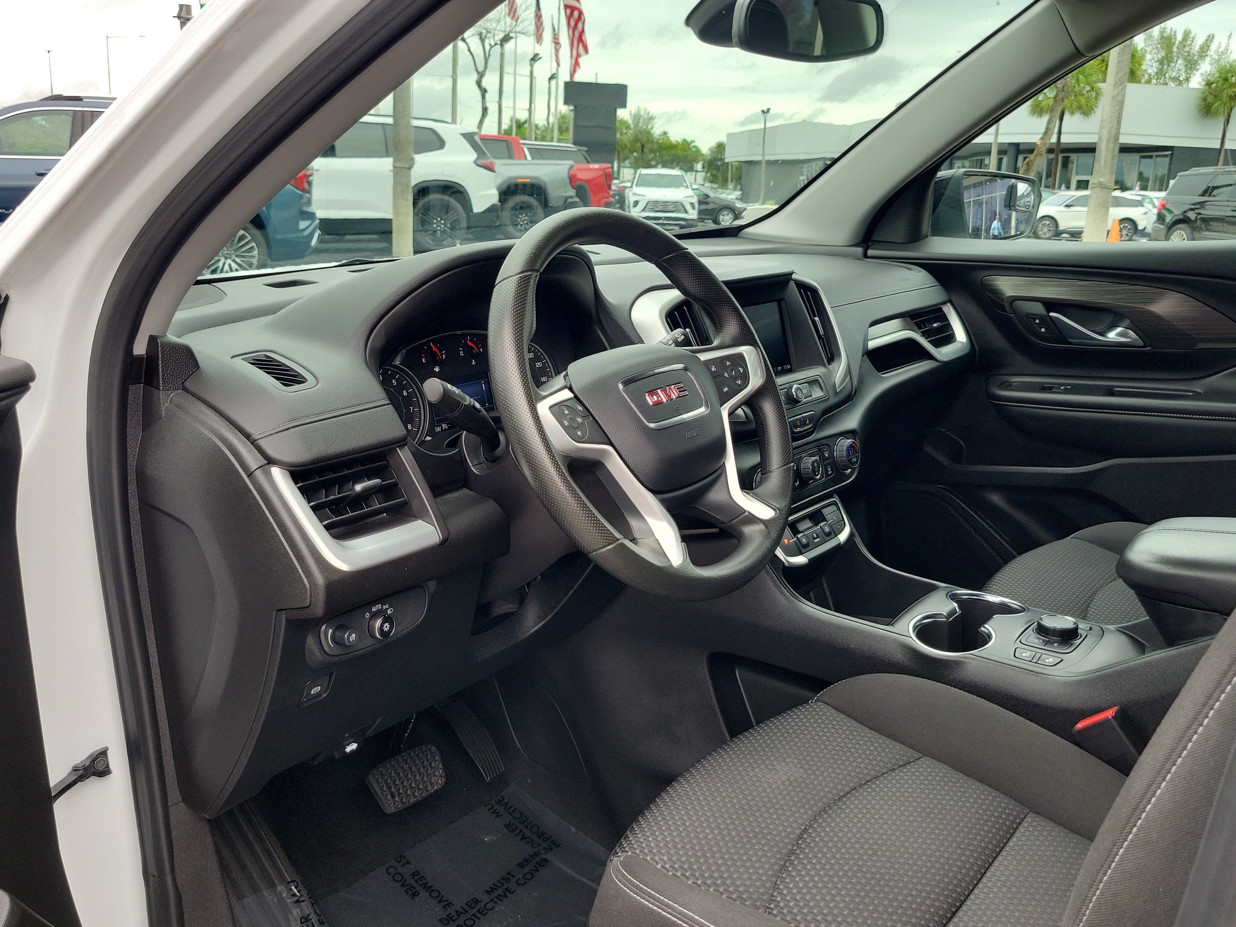 Used 2024 GMC Terrain SLE w/ Driver Convenience Package FWD image 9