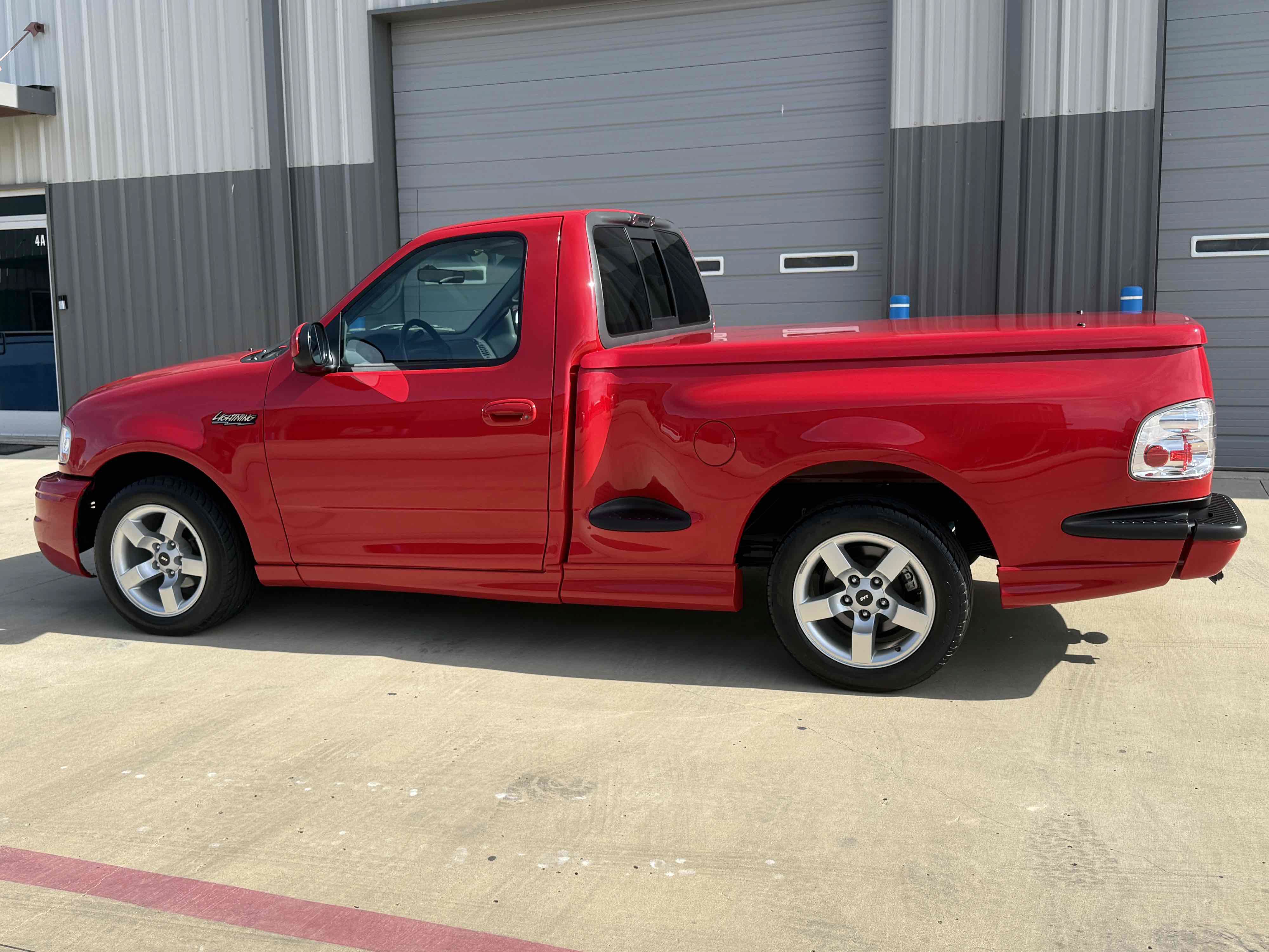 Used 2001 Ford F150 Lightning RWD image 24