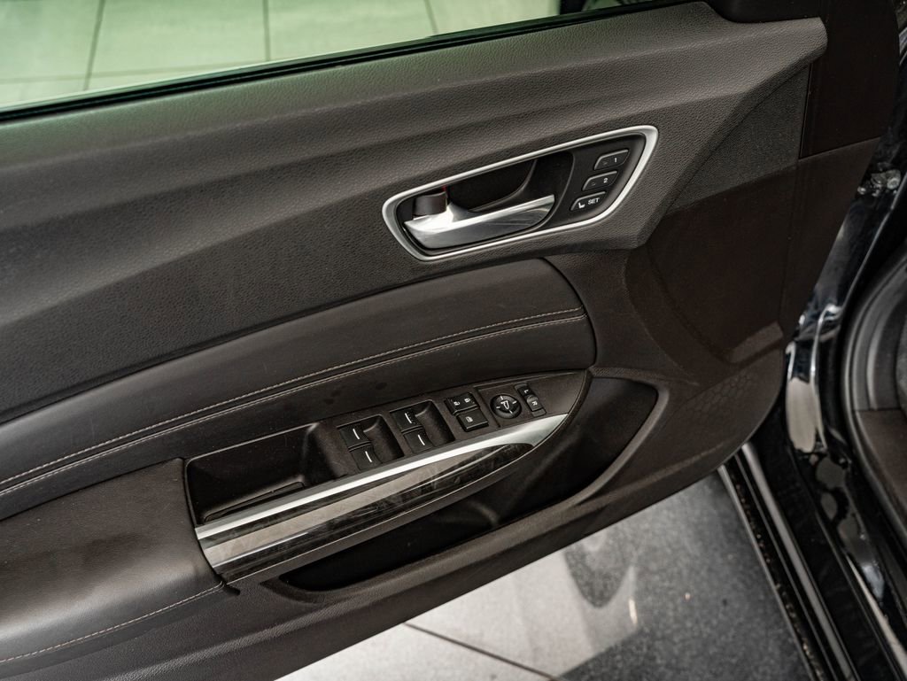 Used 2018 Acura TLX V6 image 16