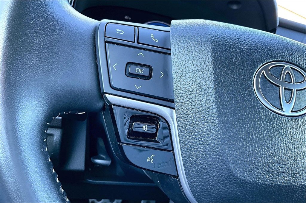 Used 2025 Toyota Camry SE image 16