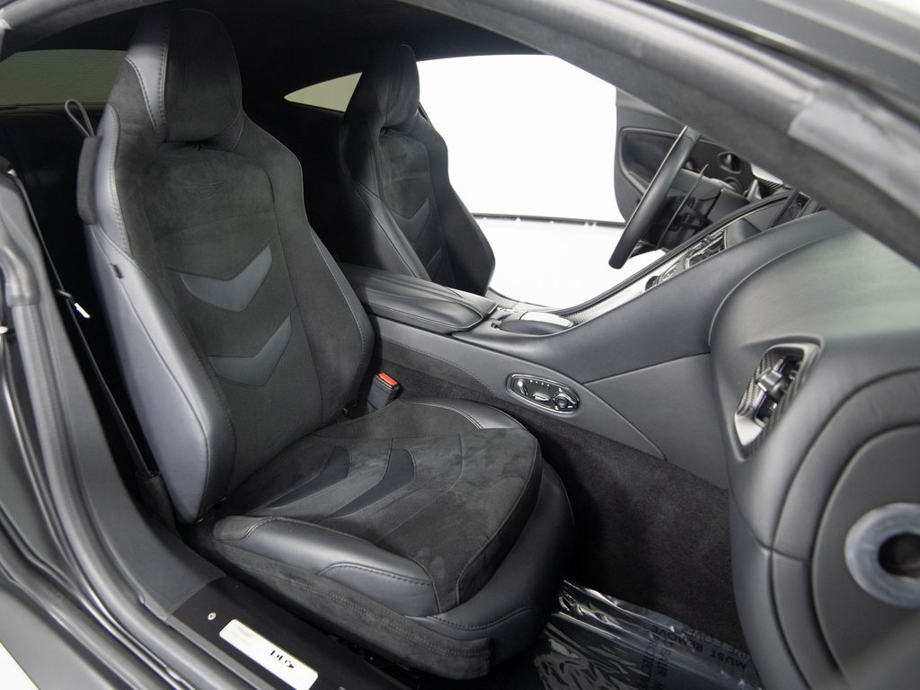 Used 2022 Aston Martin DBS Superleggera RWD image 32