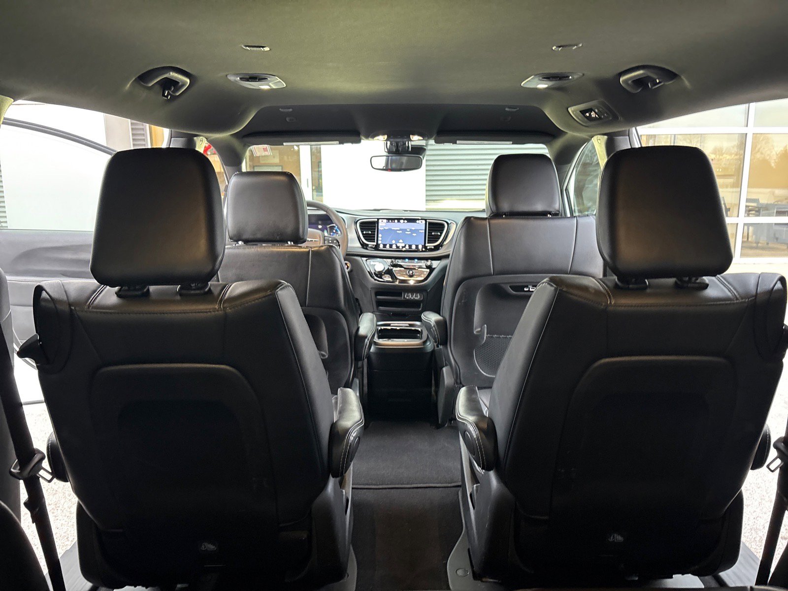 Used 2024 Chrysler Pacifica Select FWD image 30