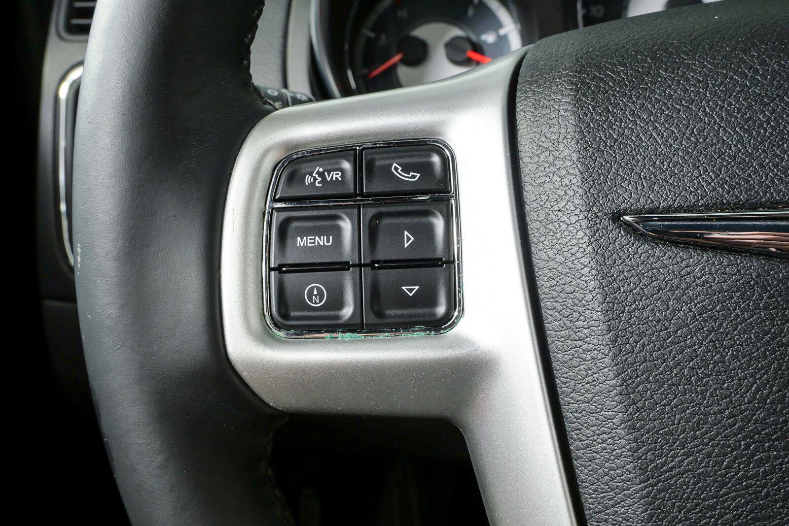 Used 2013 Chrysler 200 Limited FWD image 11
