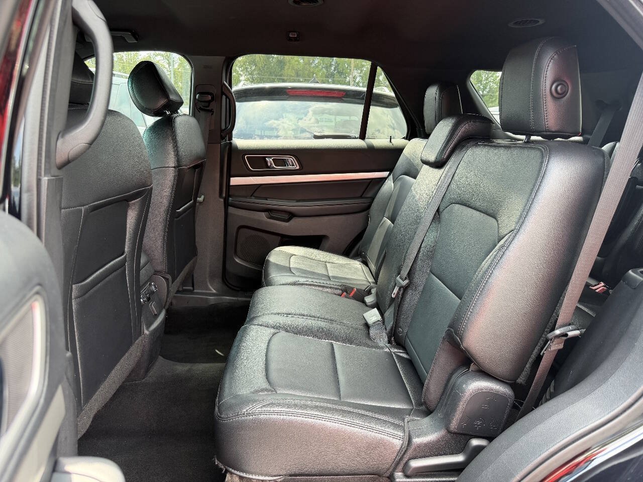Used 2016 Ford Explorer XLT w/ Equipment Group 202A FWD image 10