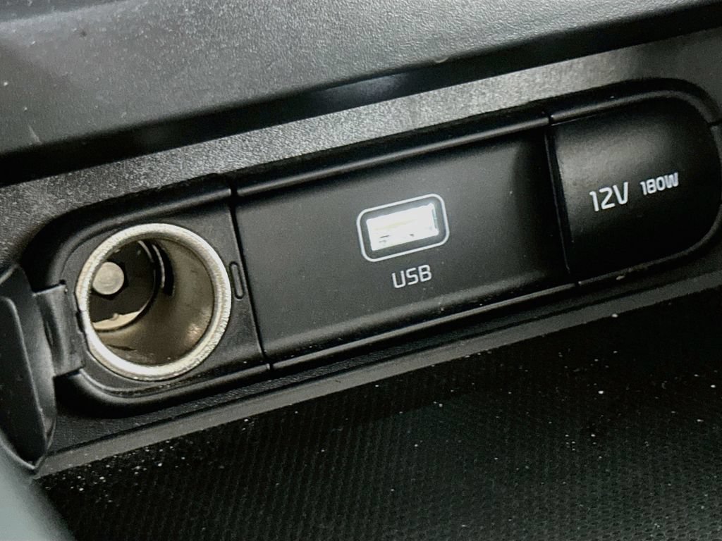 Used 2025 Kia Soul LX w/ LX Technology Package FWD image 28