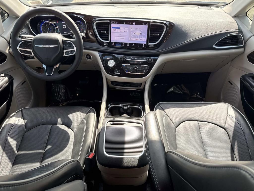 Used 2023 Chrysler Pacifica Limited w/ Uconnect Theater Family Group AWD/4WD image 17