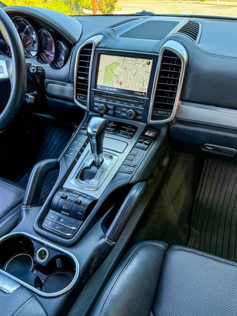 Used 2011 Porsche Cayenne Turbo AWD/4WD image 32