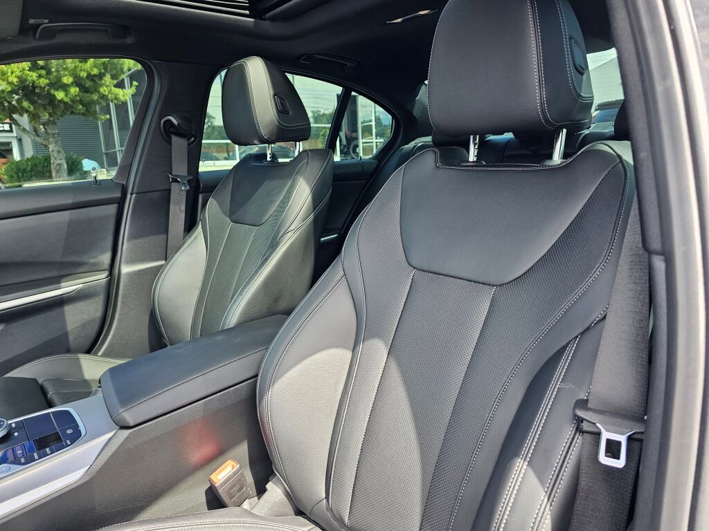 Used 2025 BMW 330i xDrive Sedan w/ M Sport Package image 20