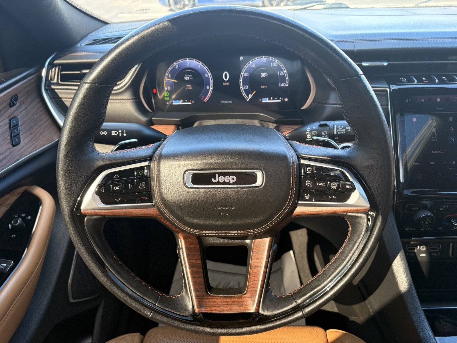 Used 2023 Jeep Grand Cherokee L Summit w/ High Altitude Package image 28