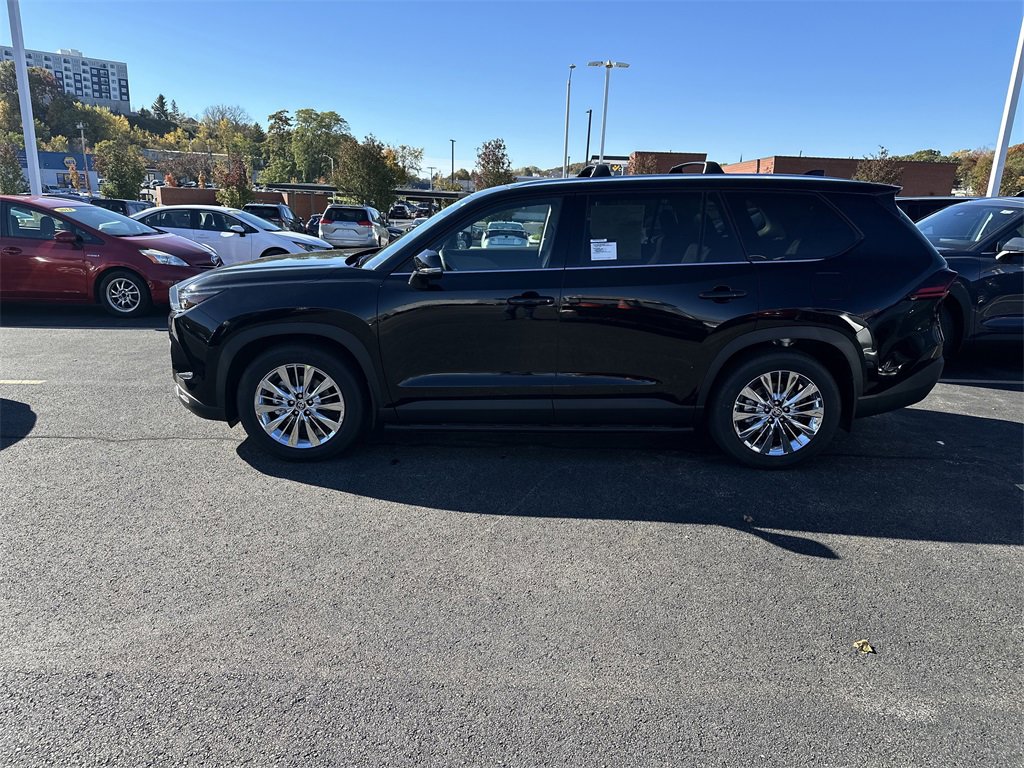 New 2026 Toyota Grand Highlander Platinum image 2