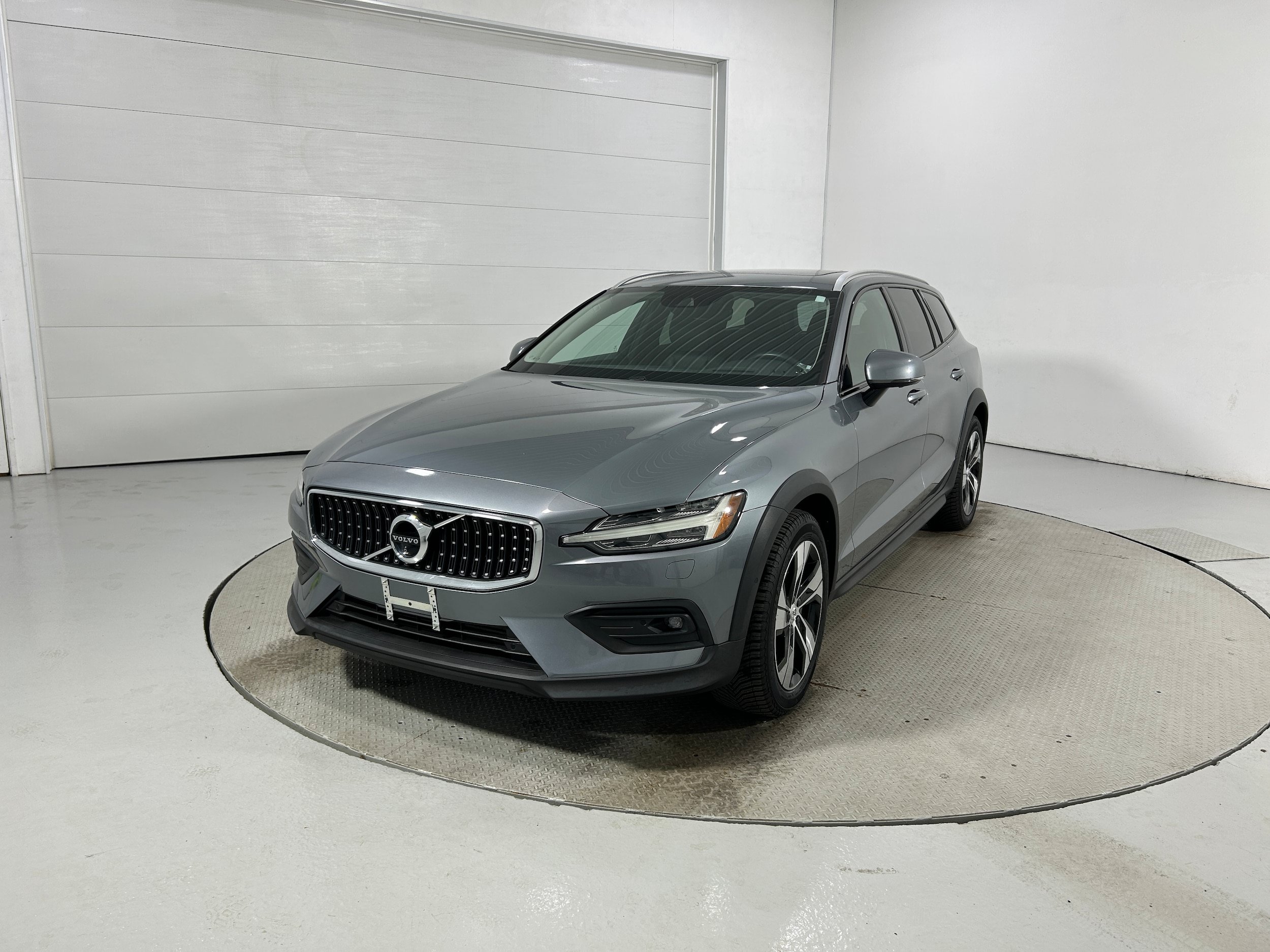 Used 2020 Volvo V60 T5 Cross Country AWD/4WD image 19
