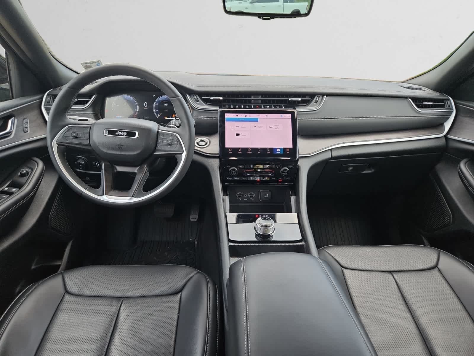 Certified 2025 Jeep Grand Cherokee Limited w/ Luxury Tech Group II RWD image 10
