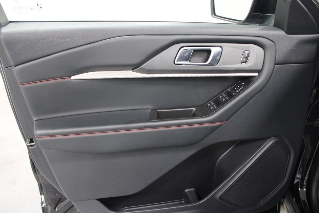 Used 2025 Ford Explorer ST-Line AWD/4WD image 17
