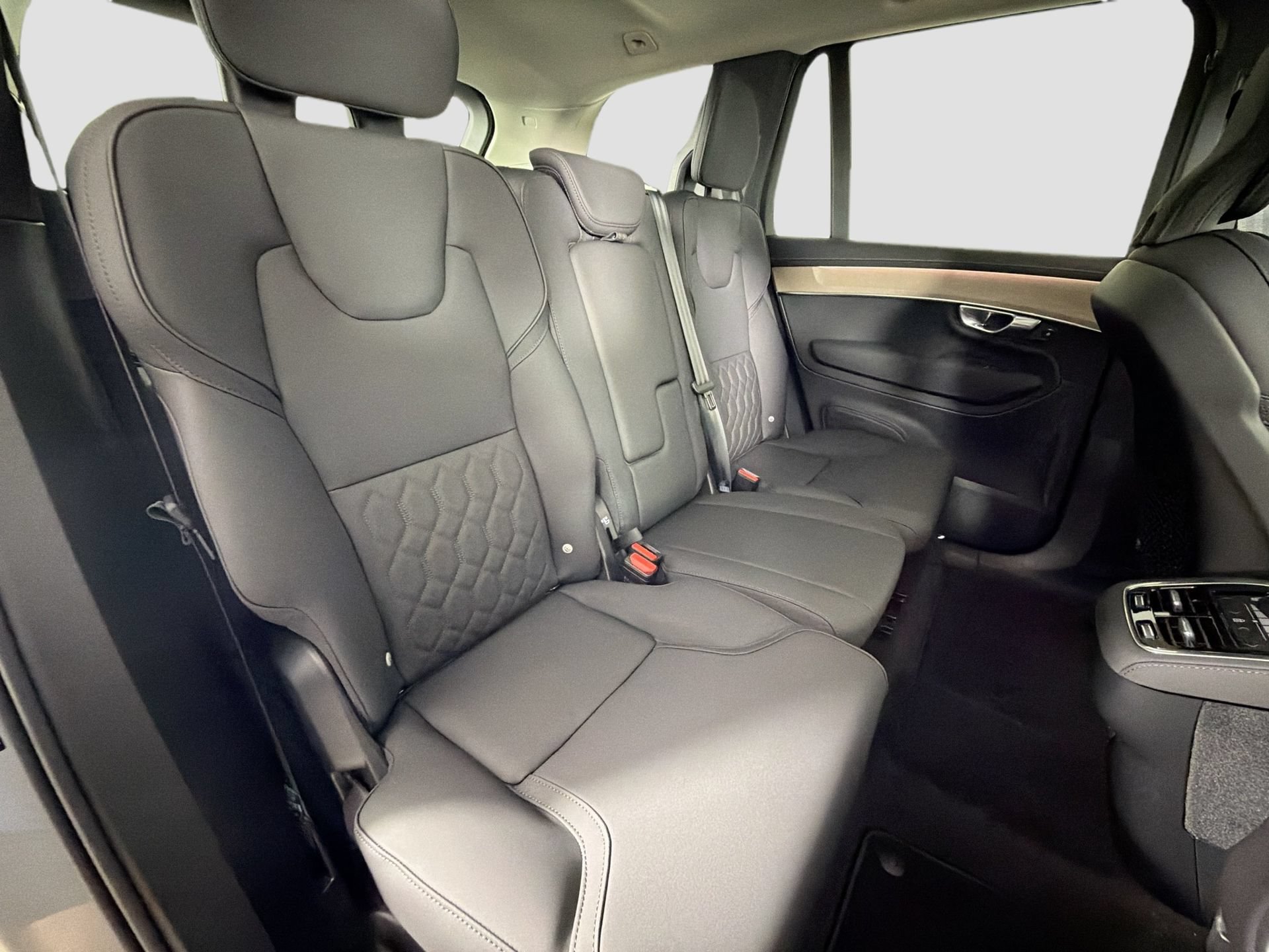 New 2026 Volvo XC90 B6 Core w/ Protection Package Premier AWD/4WD image 29
