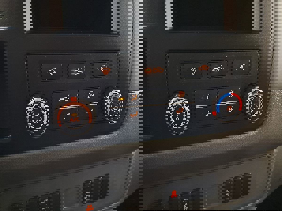 Used 2015 Nissan NV 2500 SV image 24