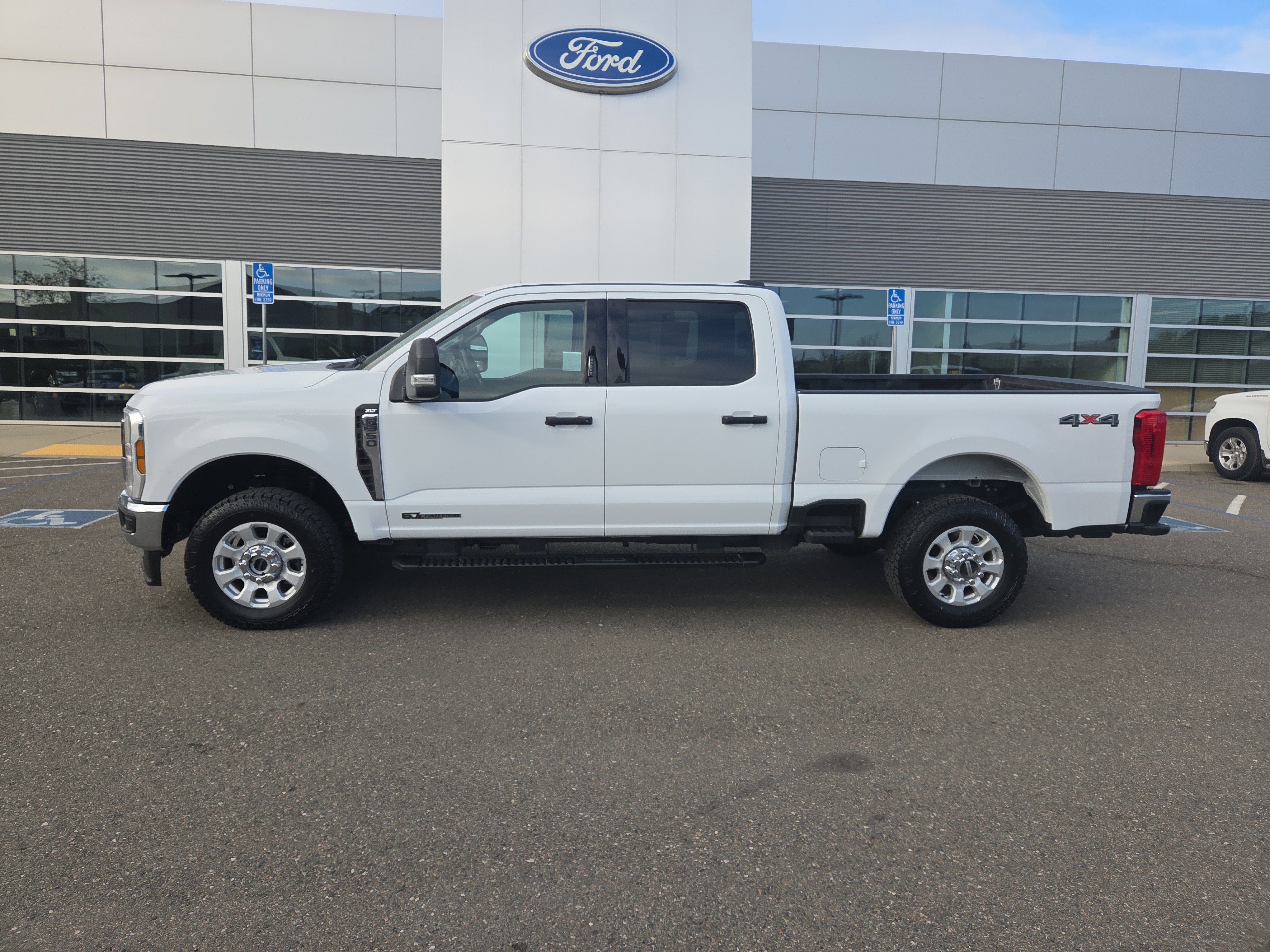 Used 2024 Ford F350 XLT image 2