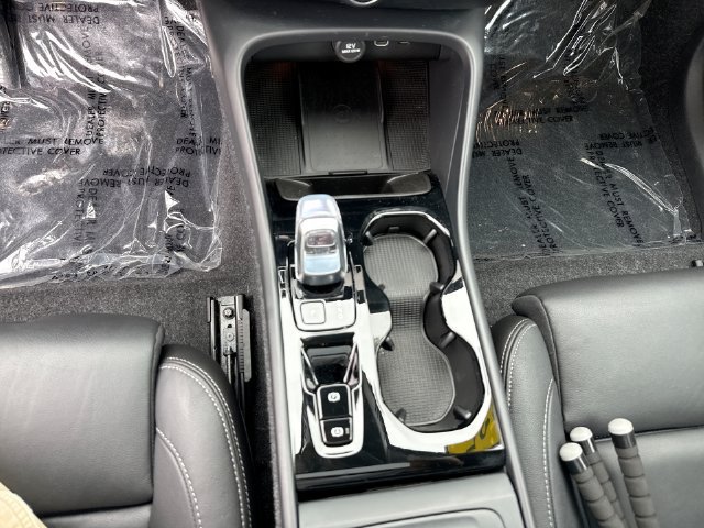 Certified 2025 Volvo XC40 B5 Ultra AWD/4WD image 26