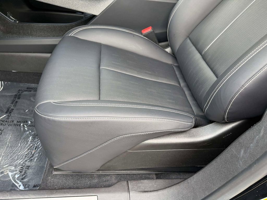 Used 2025 Cadillac Optiq Luxury 2 w/ LPO, Floor Liner Package AWD/4WD image 3