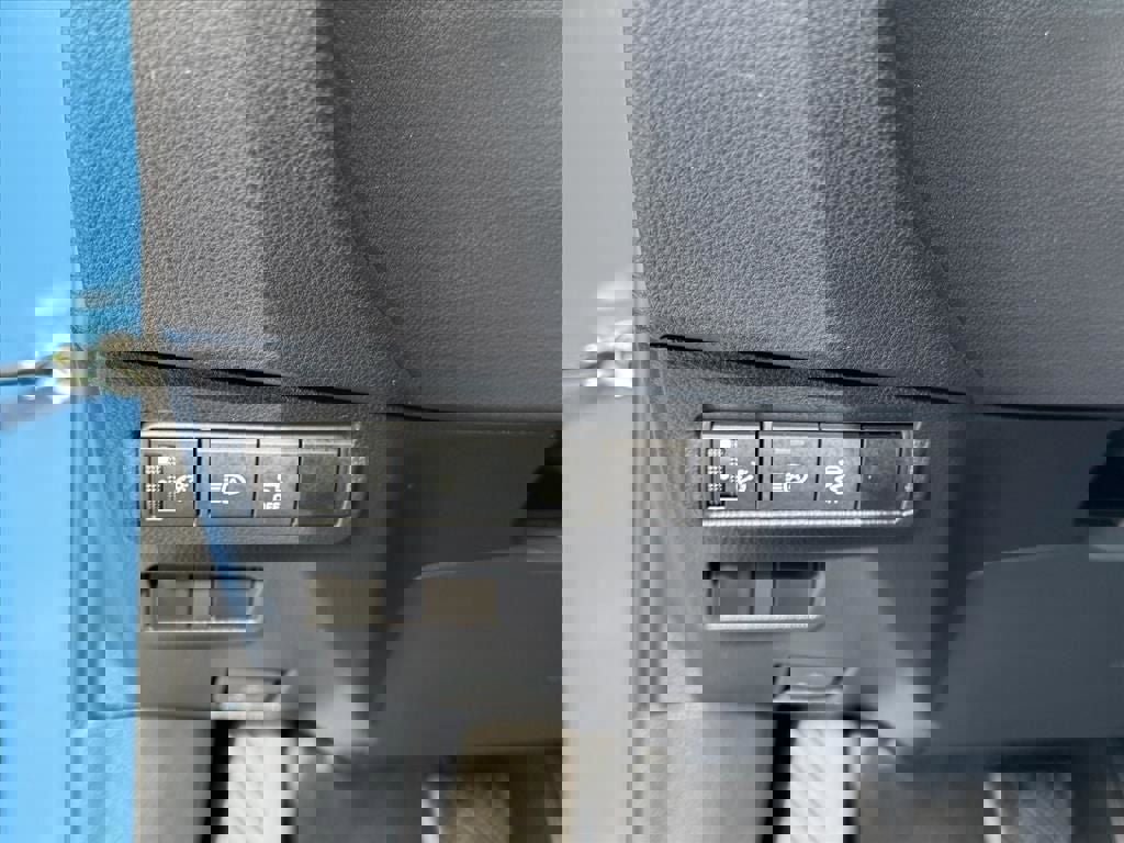 Used 2026 Toyota Corolla Cross XLE w/ Black Badges Package (TMS) image 18