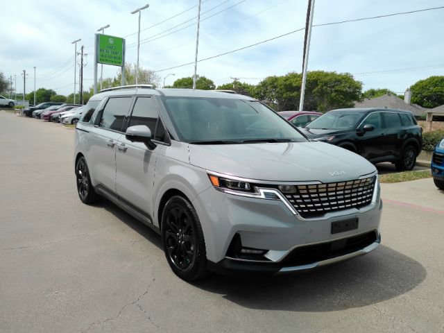 Used 2024 Kia Carnival SX Prestige image 4