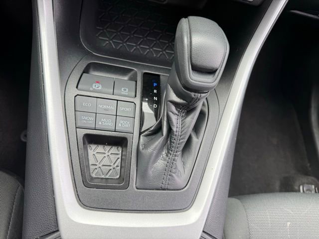Used 2025 Toyota RAV4 XLE AWD/4WD image 19