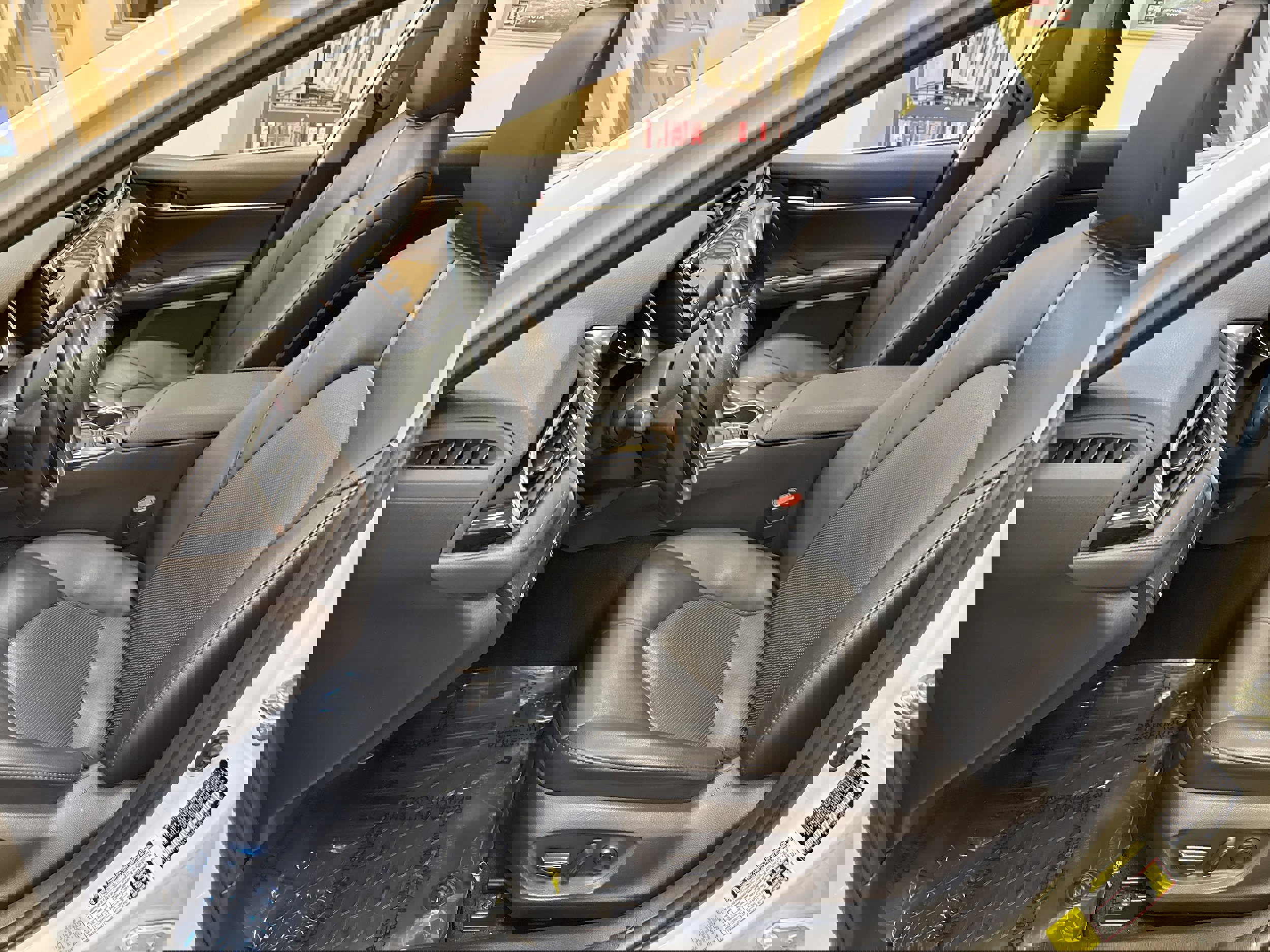 Used 2020 Toyota Camry XLE image 28